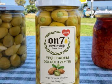 Yeşil bademl dolgulu zeytin